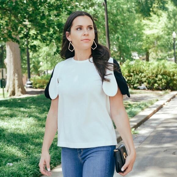 Victoria Beckham x Target NWT Black & Ivory White Scallop Sleeve Top - Picture 1 of 15
